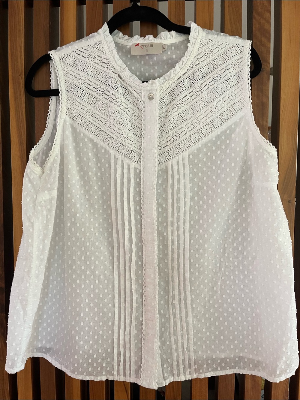 «Cream» Lace Swiss Dot european 42 - large - Textured Sleeveless Button Blouse